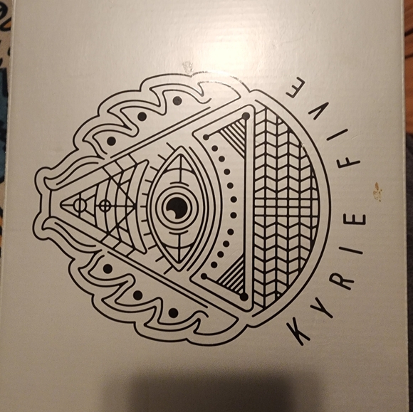 Nike Kyrie 5 “Patrick Star” is one of five sneaker collaboration with box - Picture 8 of 8